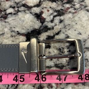 Nike Golf Reversible belt.  Grey and white w/ Silver Buckle size 40”
